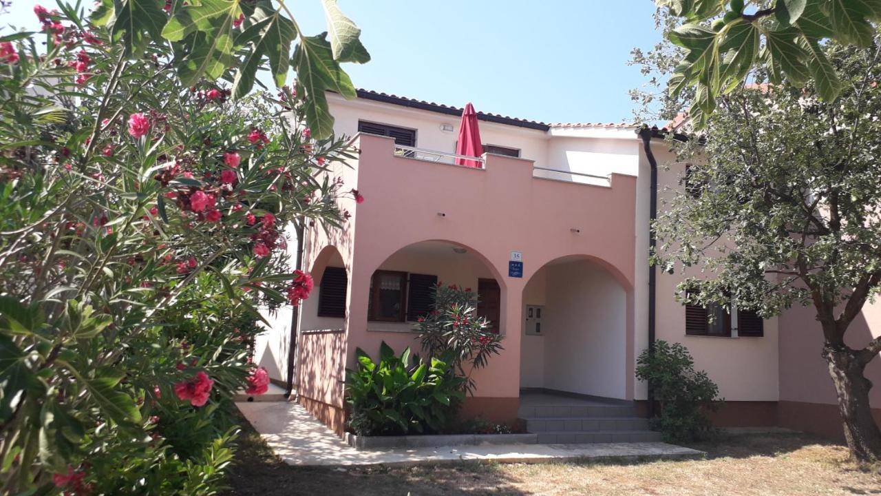 Apartmani Mia Liznjan Exterior photo