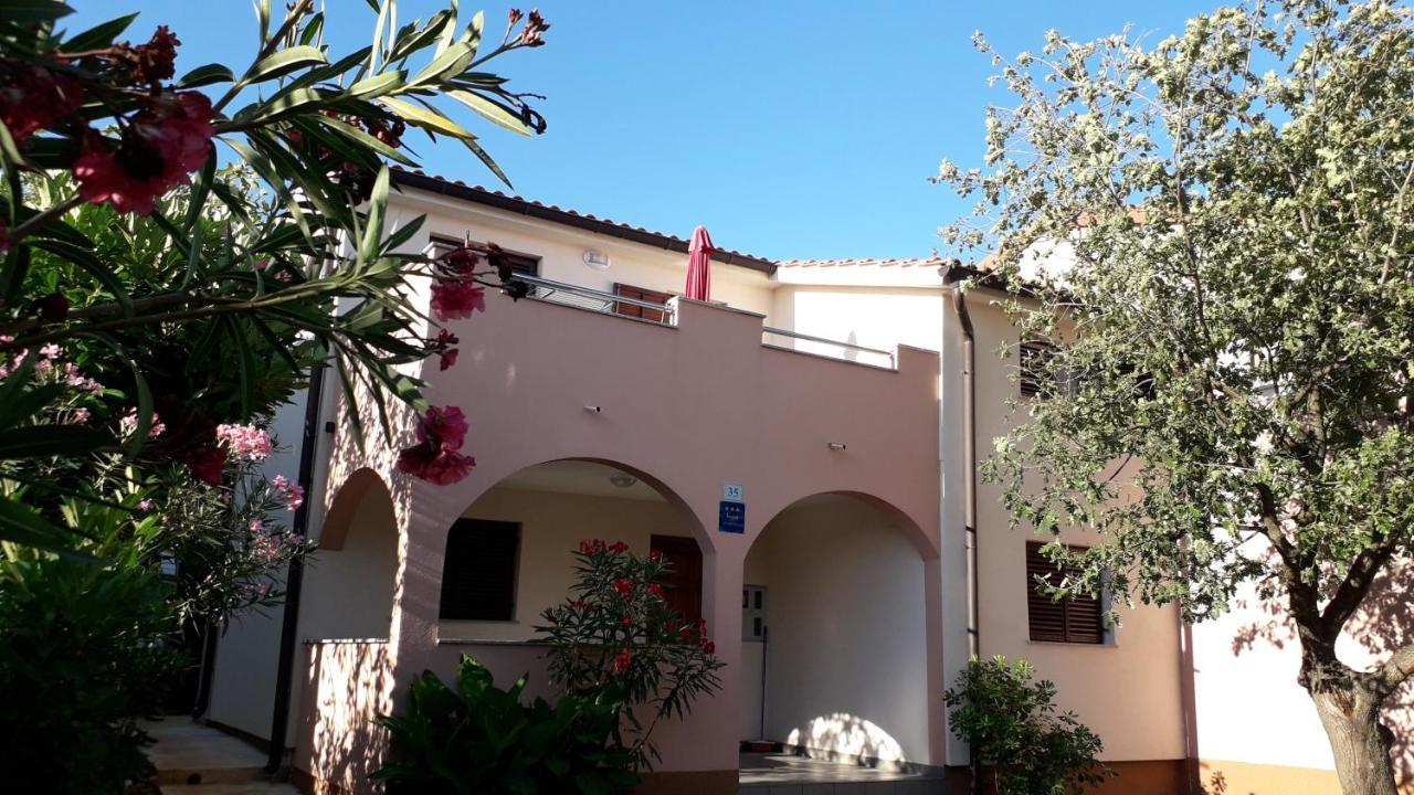 Apartmani Mia Liznjan Exterior photo