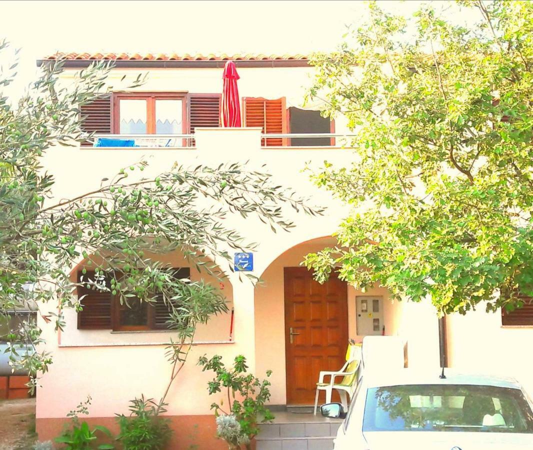 Apartmani Mia Liznjan Exterior photo