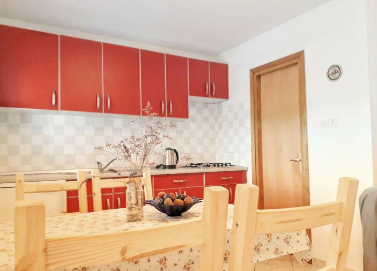 Apartmani Mia Liznjan Exterior photo